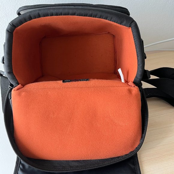 Lowepro Adventura 170 DSLR Camera Carry Bag - Picture 4 of 10